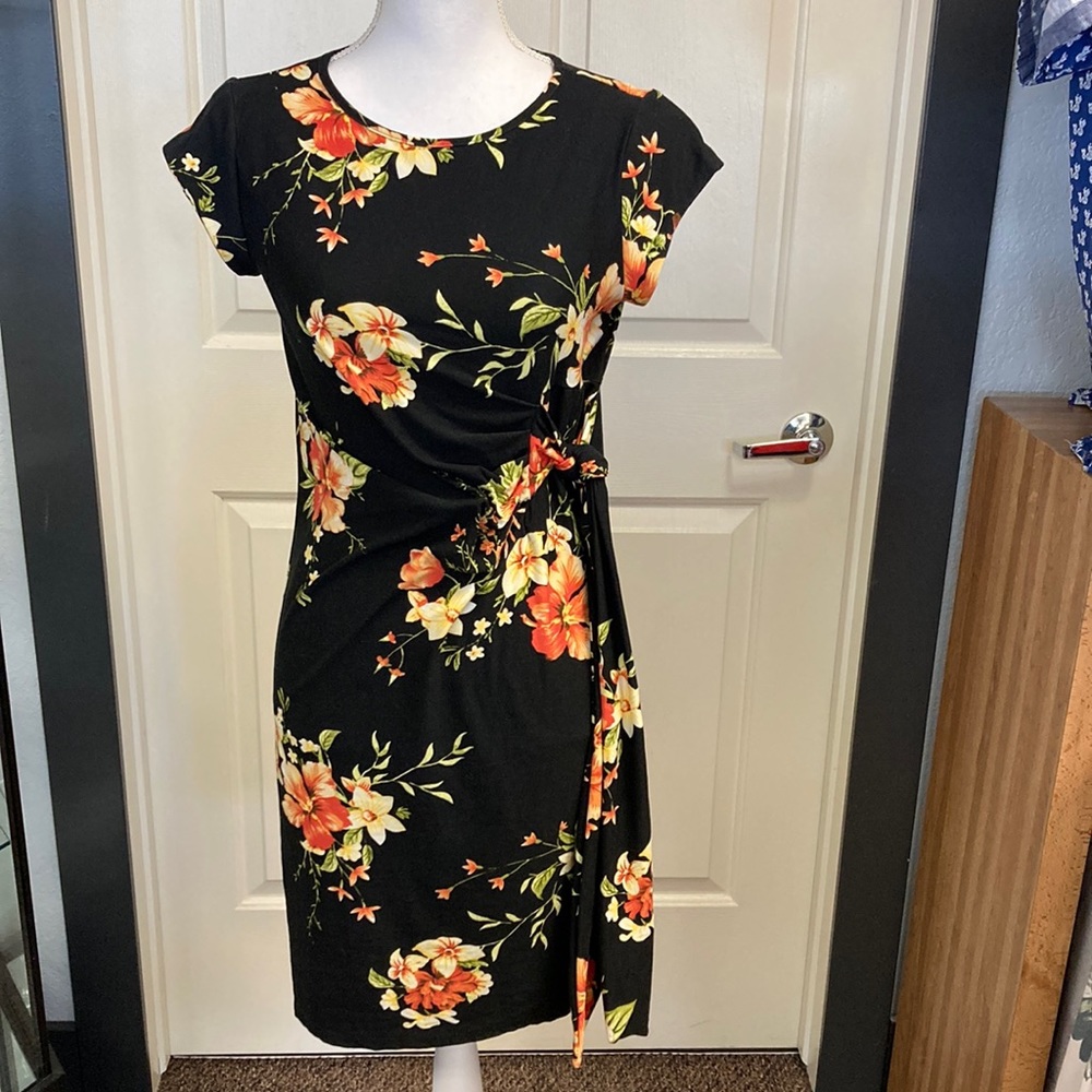 Mother Bee Maternity Dress size Medium EUC